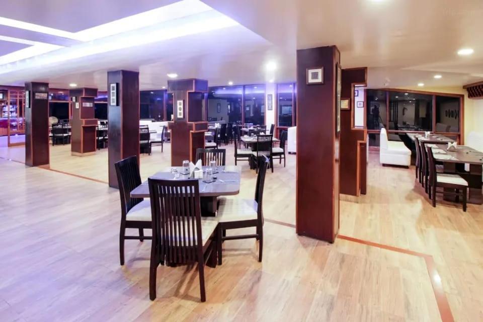 Hotel Due Pond Near Palzor Stadium Gangtok Ngoại thất bức ảnh